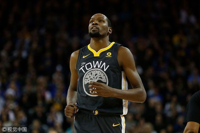 伊朗动荡局势下 伊朗女足比出和平手势