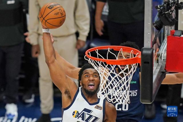 哈利伯顿24分字母利拉德缺阵 步行者擒雄鹿3-1