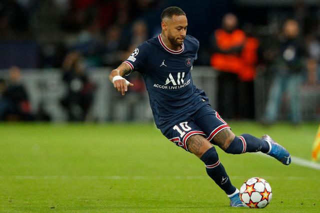 马菲奥向镜头做5比2手势 嘲讽皇马5比2不敌巴萨